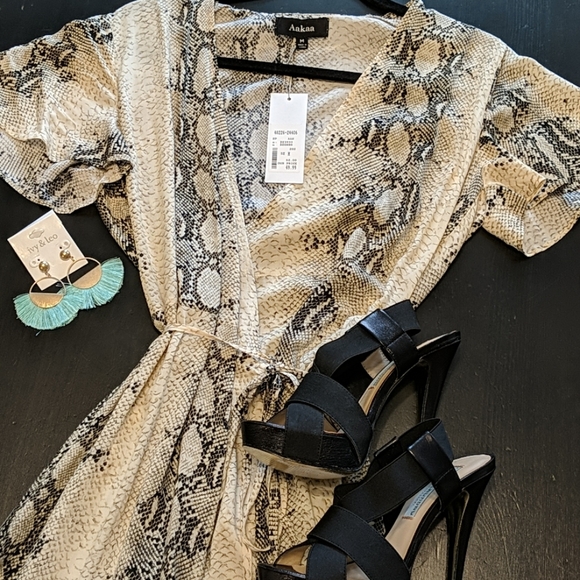 NWT Aakaa wrap dress - Picture 6 of 7